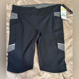 NWT-Under Armour Black Women's reflective trim bikeShorts | Size:L | Color:black
